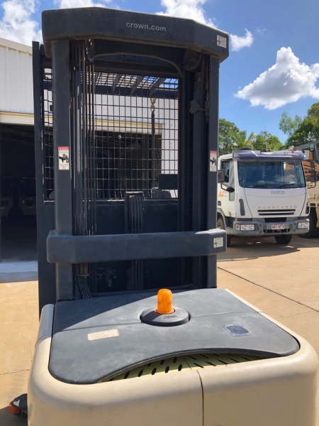 Used Crown Stockpicker SP3400