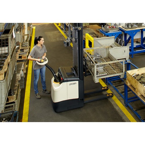 Crown ES Pallet Stacker Series